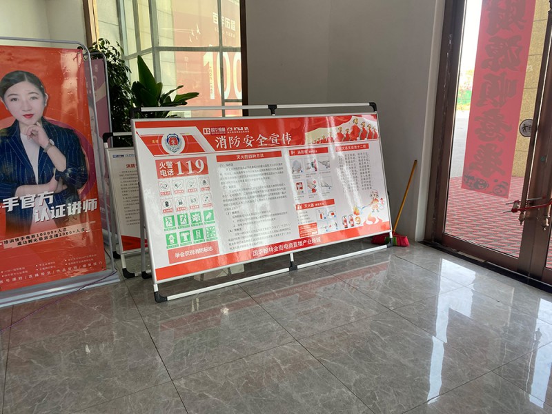 濟南海報架